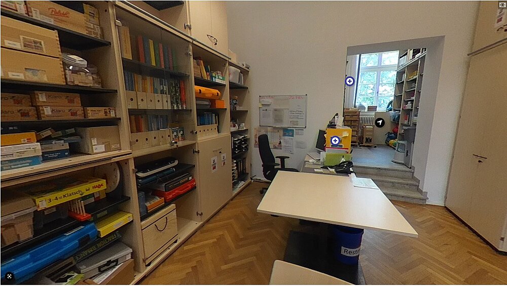 Auf diesem Bild ist der Innenraum der didaktischen Lern- und Forschungsstelle abgebildet. Das Bild ist verlinkt und führt zum virtuellen Rundgang.