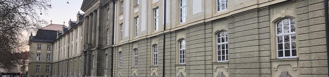 Universitätsgebäude am Wittelsbacherplatz, Würzburg. (Foto: Pierre Walther)